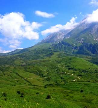 Tyrolienne, Trail, observation des rapaces... activités à la montagne en été dans les Pyrénées