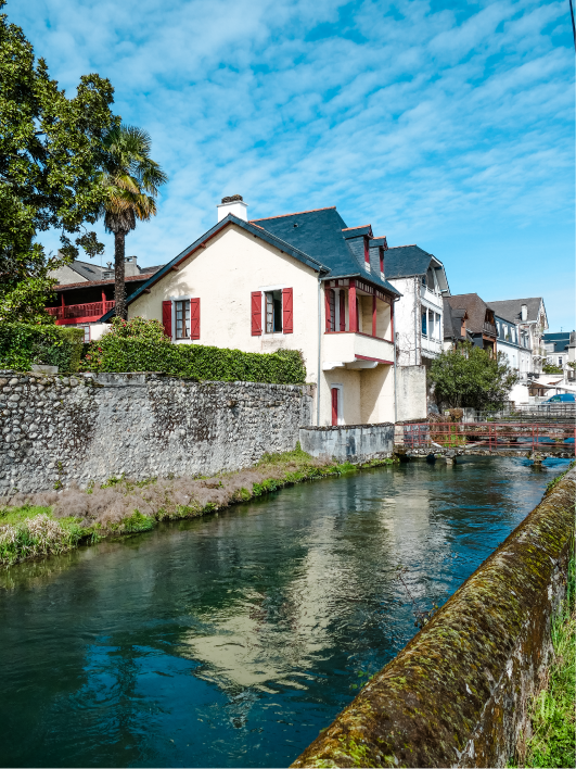 road trip dans les Pyrénées au bord de l'eau