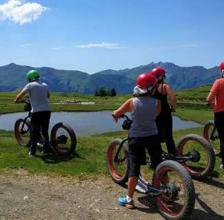 E-trottinette dans les Pyrénées - activité en montagne l'été