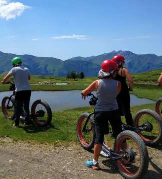 E-trottinette dans les Pyrénées - activité en montagne l'été