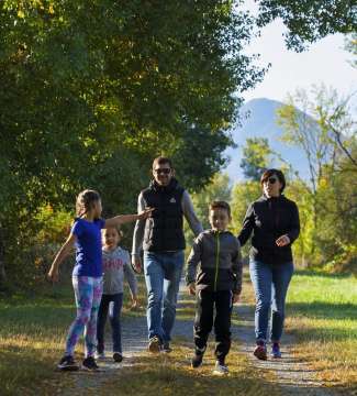 Balade en famille en plaine en Pays de Nay